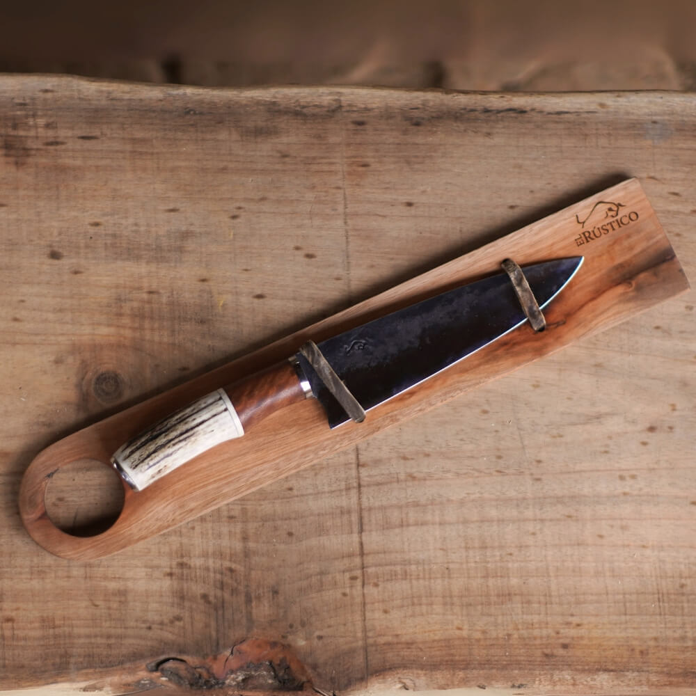 Cuchillo fordado con tabla artesanal de regalo