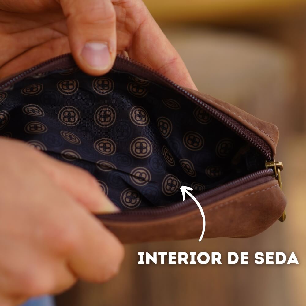 Estuche de cuero marron forrado al interior