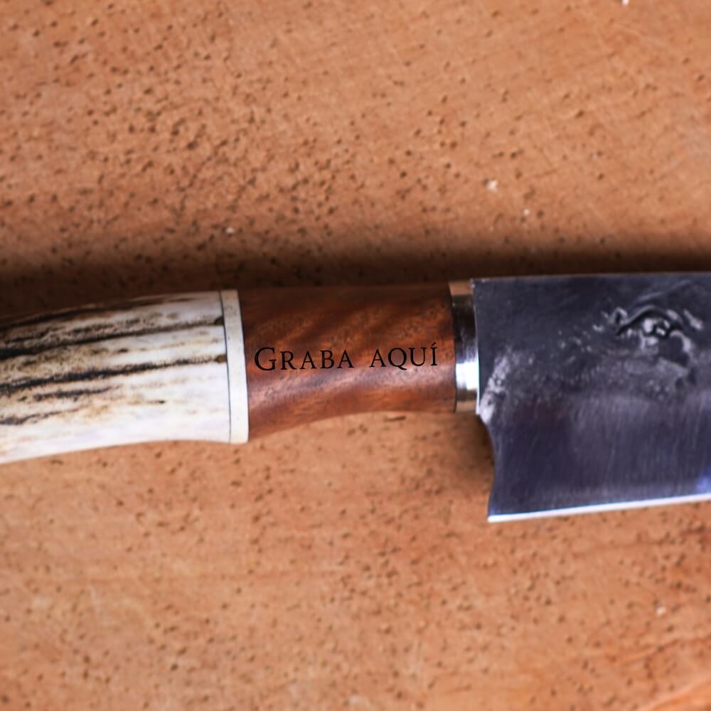 Grabado en cuchillo forjado