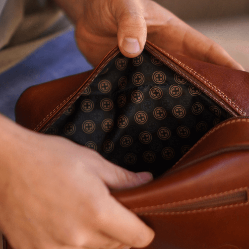 Interior neceser de cuero Café