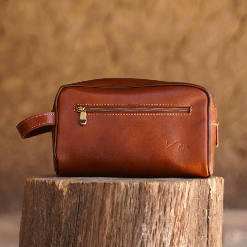 Neceser de cuero café frontal