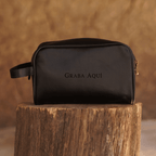 Neceser de cuero negro atras