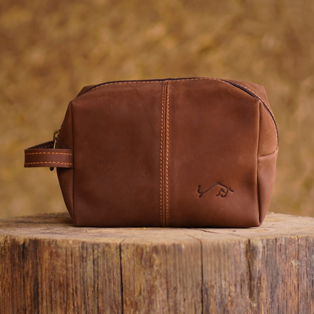 Neceser mediano de cuero marron resistente