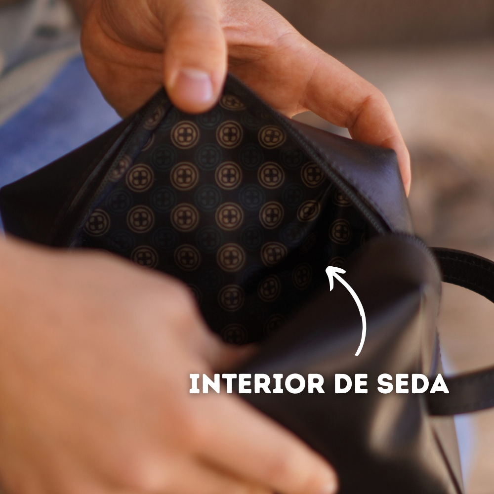 Neceser mediano de cuero negro forrado