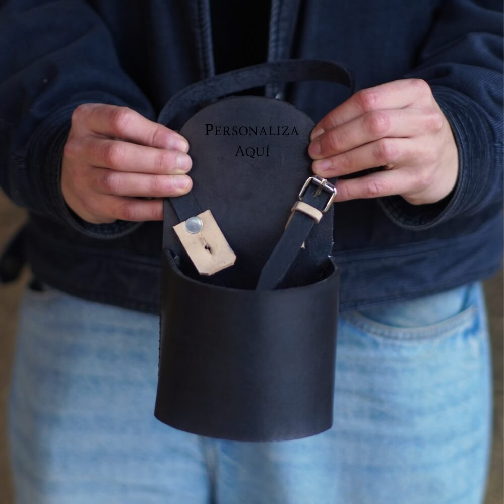 Porta mate para auto negro personalizable